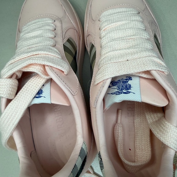 Pink Women’s Burberry Sneakers Size 8 New Never Worn - Picture 3 of 5